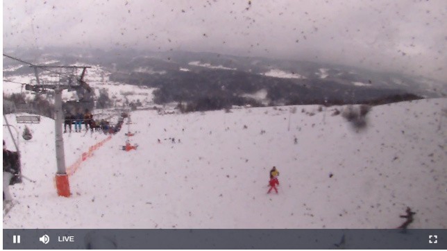 W Beskidach sypie śnieg 15.01.2017 Piękna zima dla narciarzy [ZDJĘCIA Z KAMEREK]