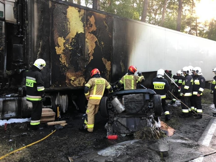 Między Toruniem a Bydgoszczą na drodze krajowej numer 10 w...