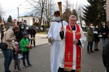 Wielkanoc 2021. Tradycja silniejsza od pandemii. Święcenie pokarmów w kościele na Strzemięcinie w Grudziądzu. Zobacz zdjęcia 