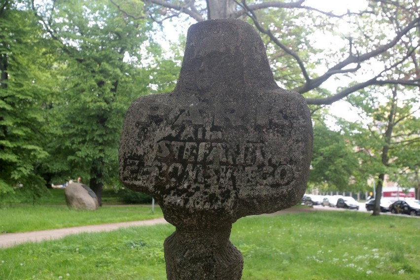 Pomnik Żeromskiego w Szczecinie. Kiedy będzie wyczyszczony? Poczekamy co najmniej do przyszłego roku