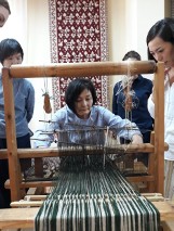 W Janowie Japonki uczą się tkać tkaniny dwuosnowowe (zdjęcia)
