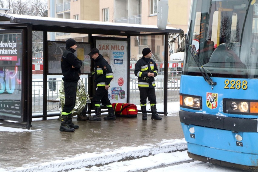 Do poszkodowanego mężczyzny wysłano straż pożarną, bo...