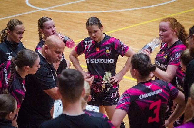 Zawodniczki Suzuki Korony Handball znów przegrały po serii rzutów karnych.