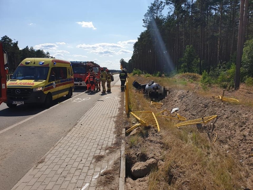 W zderzeniu pojazdów na drodze między Bożenkowem a...