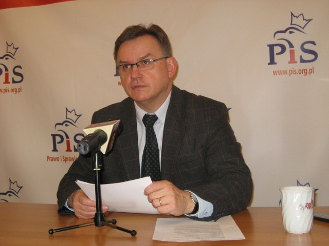 - Zawiadomienie do prokuratury złożyłem dziś w południe - mówił Marek Surmacz na konferencji