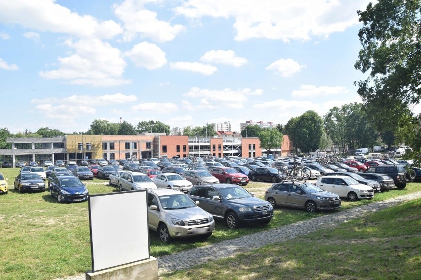 Parking przy zamku w Malborku
