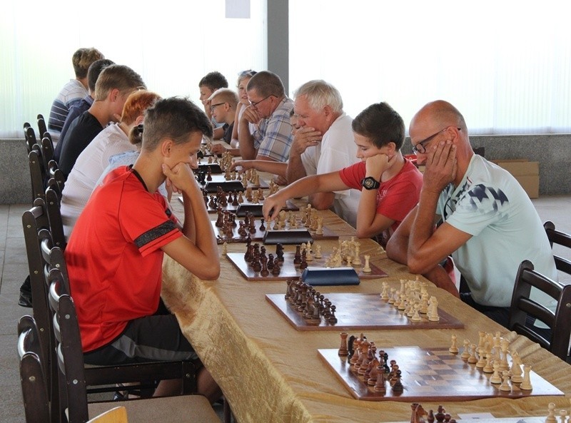 Wielki turniej szachowy w Opatowie. Byli zawodnicy z całej Polski [ZDJĘCIA]