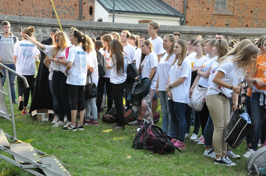 Piesza pielgrzymka do Rostkowa z krzyżem i ikoną Światowych Dni Młodzieży (zdjęcia)