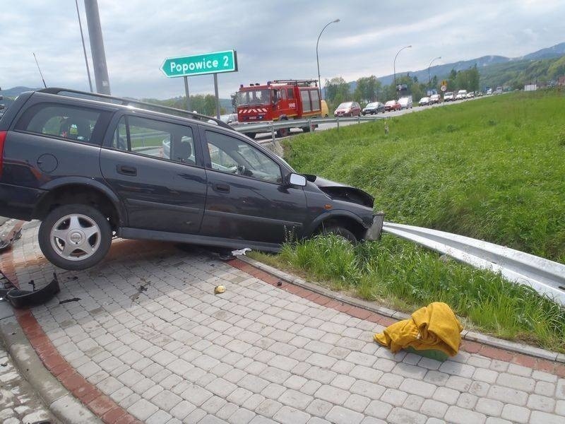 STARY SACZ. Dwa auta rozbite. Cztery osoby w szpitalu