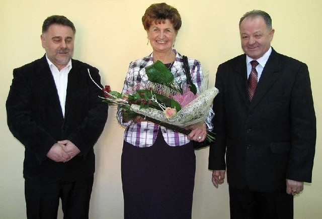 Alina Rainer w towarzystwie starosty Gabriela Waliłko i przewodniczącego rady Janusza Nawrockiego.