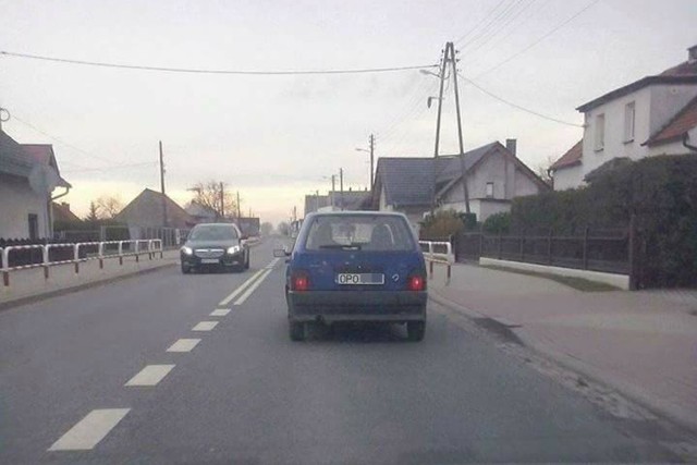 Samochód widziano w różnych częściach regionu, m.in. w Folwarku, Boguszycach, Krzanowicach, Zębowicach, Krasiejowie i Staniszczach Małych.