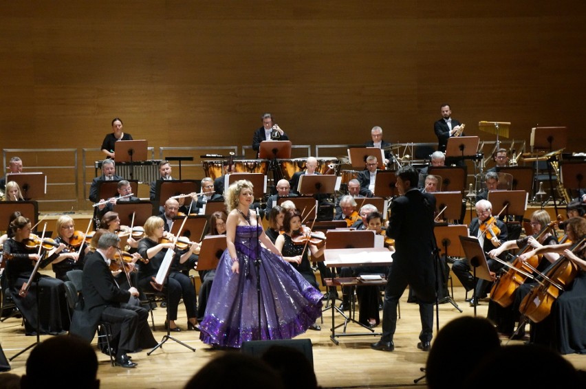 Nina Nowak zaśpiewała w Filharmonii Podkarpackiej. Gromkie brawa i owacje dla śpiewaczki pochodzącej z Podkarpacia [ZDJĘCIA]