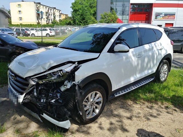 Do wypadku doszło w środę, 12 czerwca, na ul. Olimpijskiej w Gorzowie. Czołowo zderzyły się hyundai i volkswagen. Zobacz też: Gorzów. Burza z gradem 11.06.2019. Ul. Kosynierów Gdyńskich