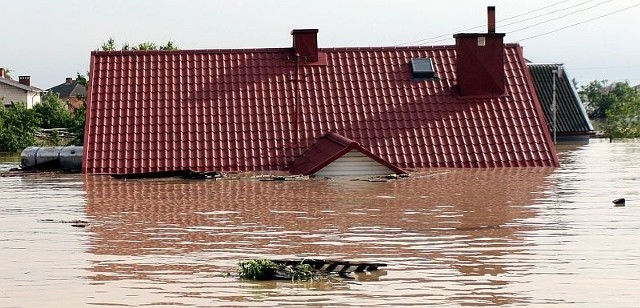 Wielu powodzian z Gorzyc i Tarnobrzega po przejściu dwóch powodziowych fal straciło dorobek życia. Dzisiaj się pytają, dlaczego nie mogą liczyć na kolejne 6 tysięcy zasiłku