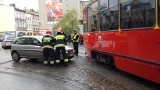 Kolizja osobówki z tramwajem w Grudziądzu [zdjęcia, wideo]