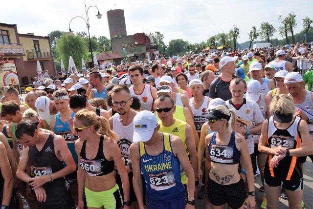 Odbył się XI Bieg Piastowski z Kruszwicy do Inowrocławia. Trasę półmaratonu (21,097 km) najszybciej przebiegł Ukrainiec Roman Romanenko (czas 1:06:02). Wśród wózkarzy tryumfował inowrocławianin Krystian Giera.