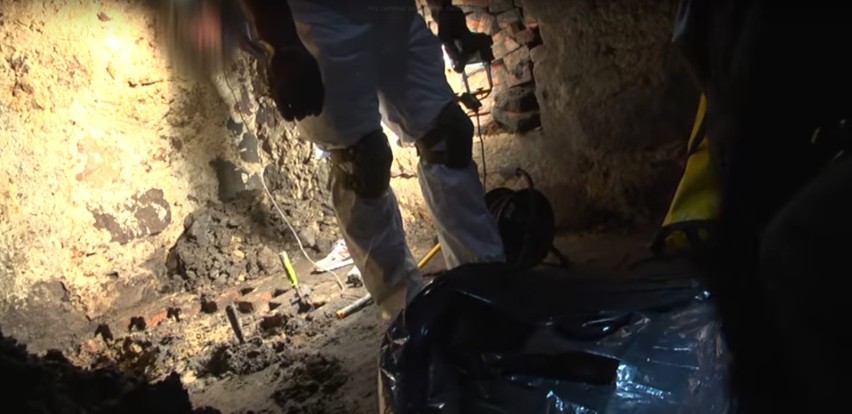 Szczątki kobiety znalezione w piwnicy po 18 latach [wideo, zdjęcia]