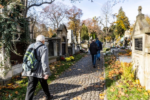 Cmentarz Rakowicki - cena wywoławcza prawie 16 tys. zł