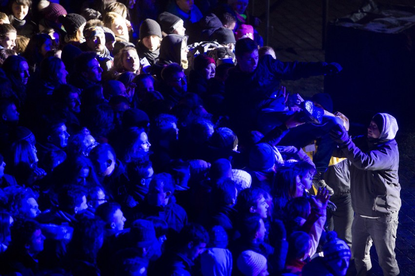 Zakończenie WOŚP na Rynku w Krakowie - Światełko do nieba i koncert "Kabanosa" [ZDJĘCIA]