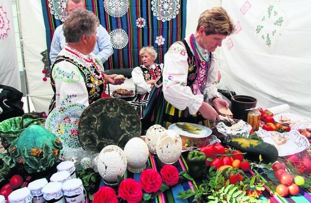 Mixer jest okazją do kupna, ale i spróbowania  lokalnych produktów.