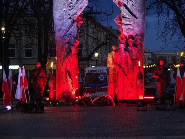 Główne uroczystości odbędą się przed pomnikiem Armii Krajowej w Skwerze imienia Stefana Żeromskiego w Kielcach