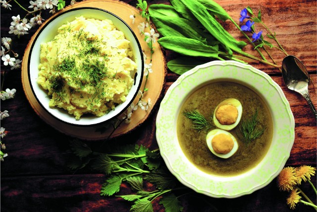 Tradycyjna zupa z pokrzywy i szczawiu to typowe danie kuchni kresowej określane również zielonym barszczem.