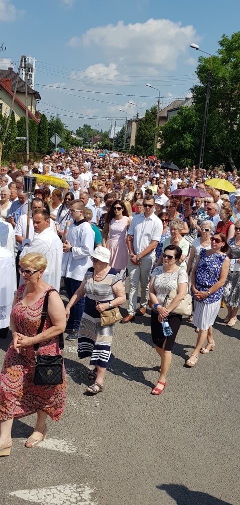 Boże Ciało w Łapach. Ulicami miasta przeszły setki wiernych (zdjęcia) 