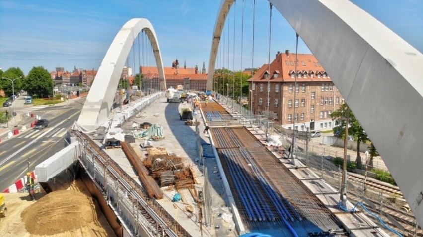 Na 40-metrowym odcinku Traktu św. Wojciecha w pobliżu stacji...