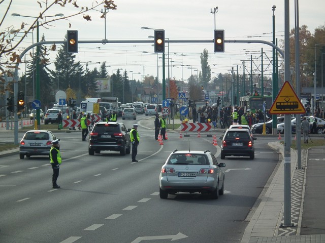 Wszystkich Świętych 2018 w Poznaniu: Kierowcy i pasażerowie - zmiany przed cmentarzami już 27-28 października!