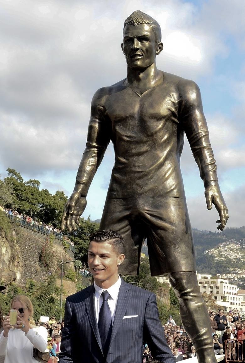 W mieście Funchal na Maderze w 2014 roku Cristiano Ronaldo...