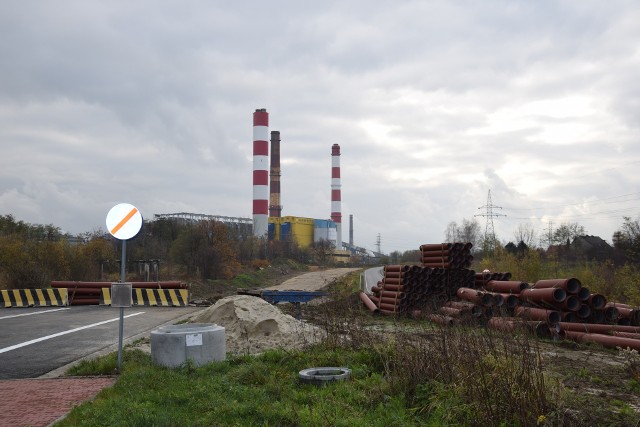 Prace w terenie na drugim etapie budowy obwodnicy Skawiny nie ruszyły. Na placu są tylko porzucone rury