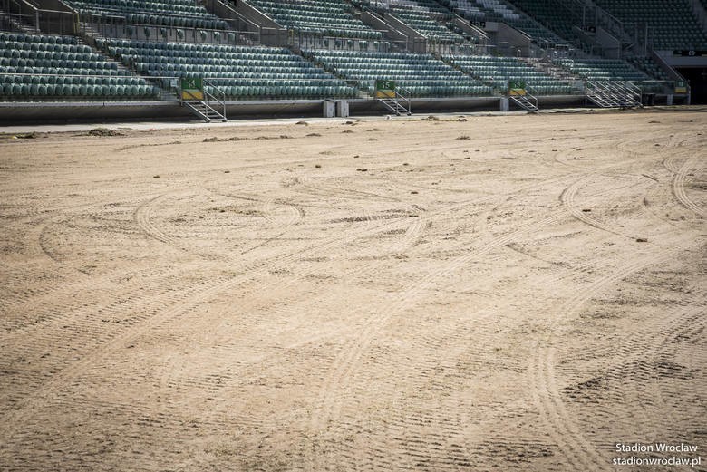 Murawa na boisku Stadionu Wrocław była wymieniana w 2016 r.