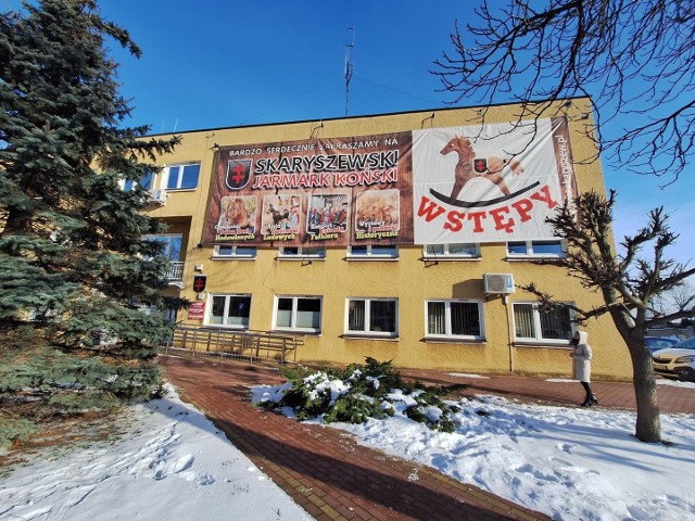 Na budynku Urzędu Miasta i Gminy w Skaryszewie  zawisł już baner promujący tegoroczne Wstępy.