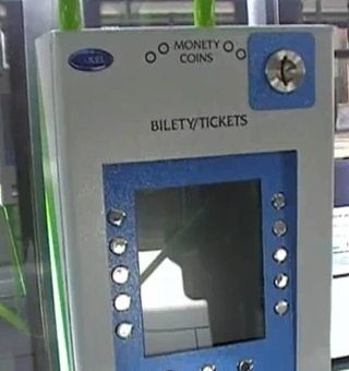 W takiej maszynie będziesz mógł kupić bilet autobusowy.