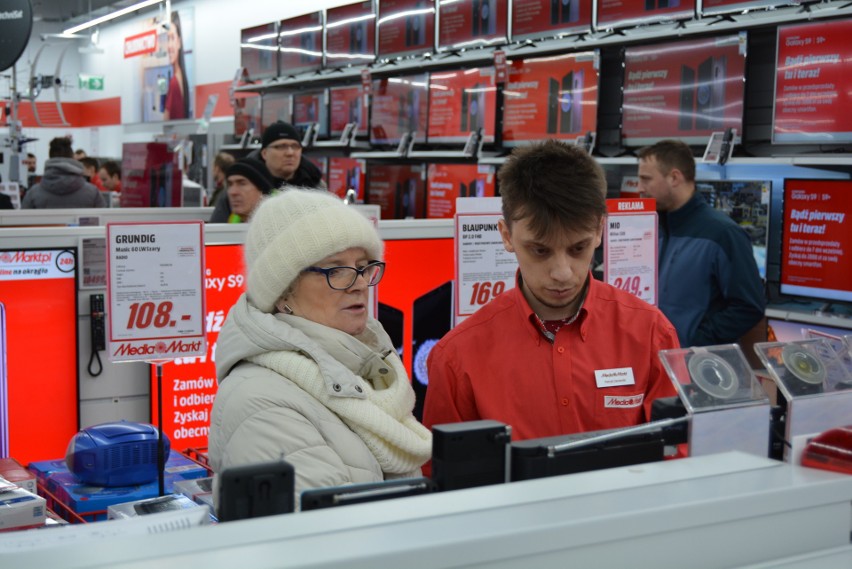 Otwarcie Bursztynowa Park w Ostrołęce: tak wyglądają sklepy Decathlon, Media Markt, Smyk, Jysk, Komfort i Komfort Łazienki [ZDJĘCIA+WIDEO]