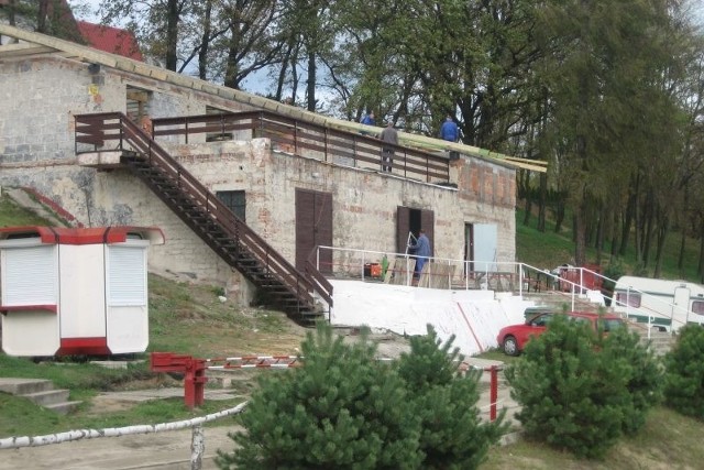 Stanica czekała kilka lat na kompleksowy remont. Wodniakom pomagają w nim również ludzie dobrej woli i firmy, przekazując darmowe materiały bądź datki.