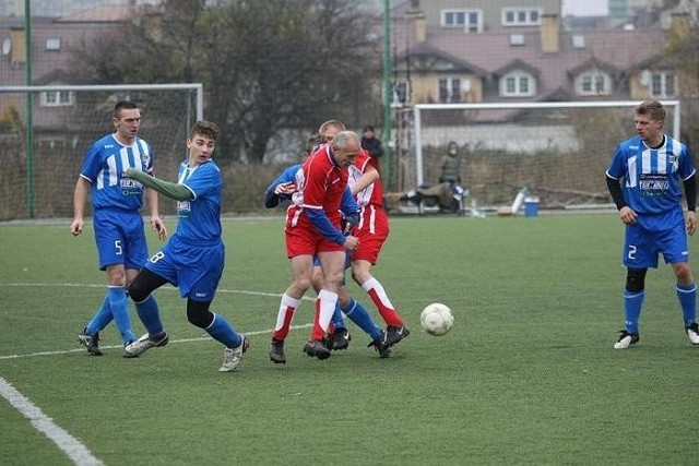 Zespół BKS Jagiellonii (czerwone stroje) dostał srogie lanie od Victorii