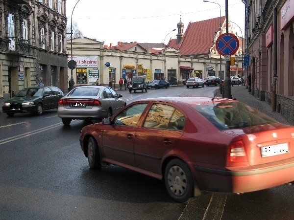 Statystyczny Polak na dojazd do pracy i z powrotem poświęca dziennie 42,2 minuty.