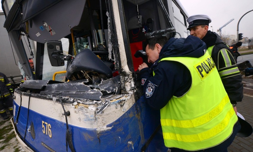 wypadek Autobusu rondo Skrzetuskie...