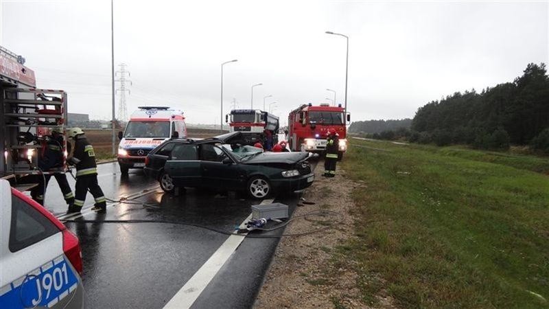 Ciężarówka uderzyła w audi obok CH Turawa Park