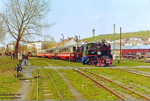 To zdjęcie z 1994 roku, kiedy Ciuchcia po raz ostatni nie zakończyła trasy w Pińczowie, a pojechała dalej – przez Chroberz do Kazimierzy Wielkiej.