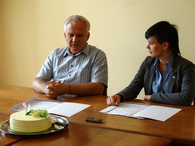 Starosta powiatu świebodzińskiego podpisał umowę ze stowarzyszeniem "Civis Sum". Mieszkańcy powiatu świebodzińskiego będą mogli skorzystać z bezpłatnych porad prawnych.