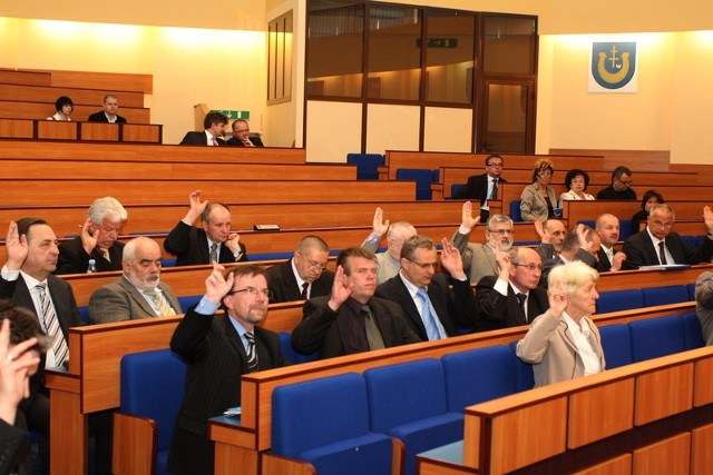 Radni Sejmiku Województwa Świętokrzyskiego udzielili Zarządowi Województwa absolutorium za wykonanie budżetu za 2008 rok.