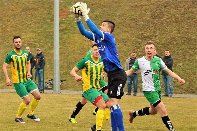 Bramkarz Łukasz Kulczyk jest silnym punktem Brzeziny Osiek.