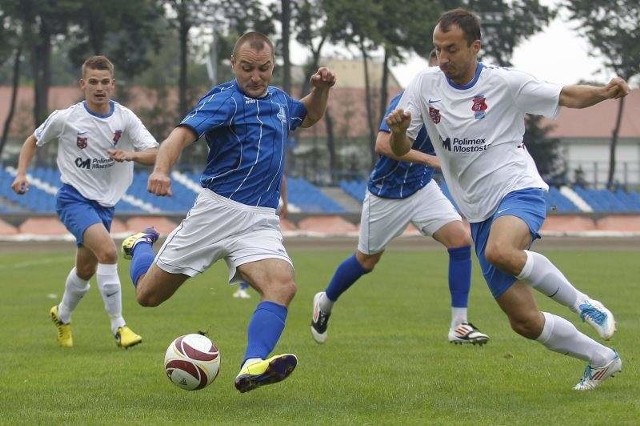 Z piłką Dawid Florian, jeszcze w barwach Stali Rzeszów.