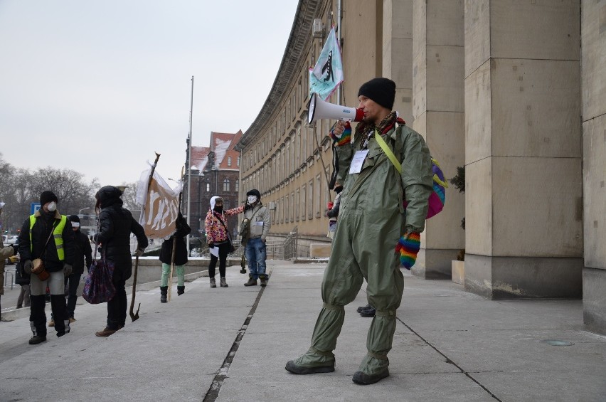 Manifestowali przeciwko GMO i rozpylaniu chemicznych chmur (ZDJĘCIA)