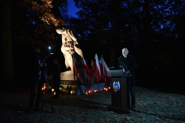 76. rocznica pierwszych straceń na Barbarce.Msza Święta oraz złożenie wieńców pod pomnikiem, ku pamięci ofiar hitlerowskiego okupanta.