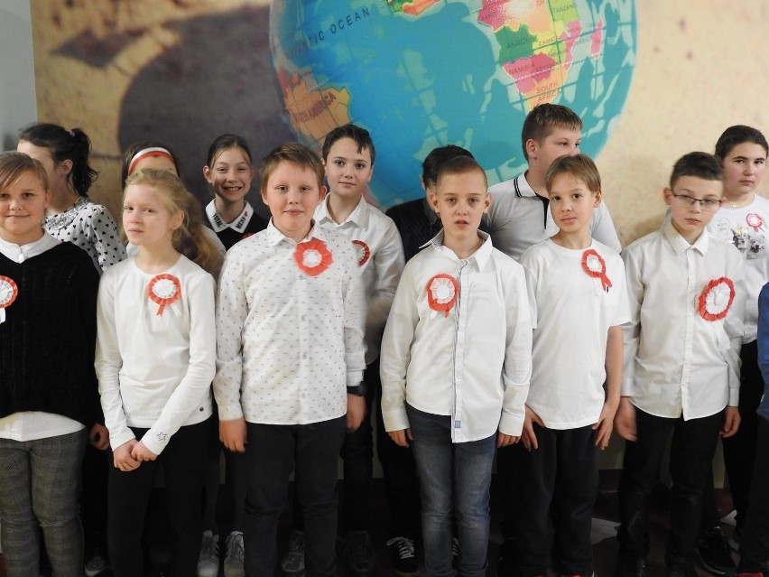 Bialystok 08 11 2019 sp nr 9 w bialymstoku dzieci spiewaja...