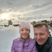 Robert Rudecki z córką Natalią na pikniku strażackim z...