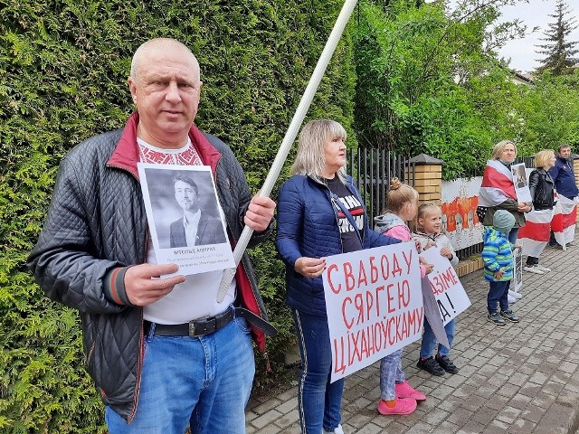 Akcja Solidarni z Białorusią przed konsulatem w Białymstoku (29.05.2021 r.).